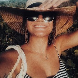 Meet your Posher, Valeria